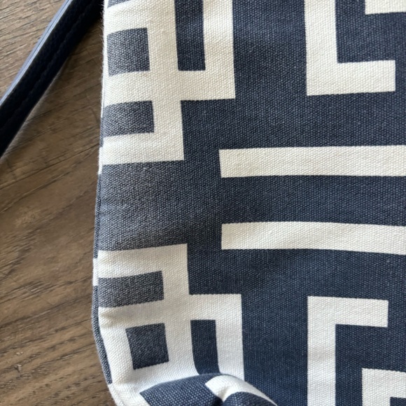 Donna Dixon large wristlet - Picture 5 of 6